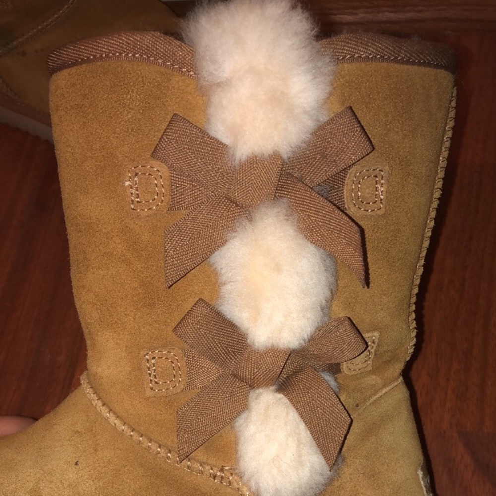 Uggs - Picture 2 of 2